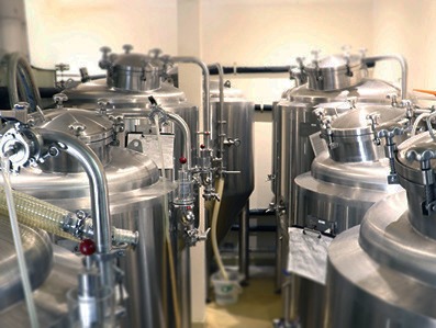 醸造や瓶詰めに使う機械