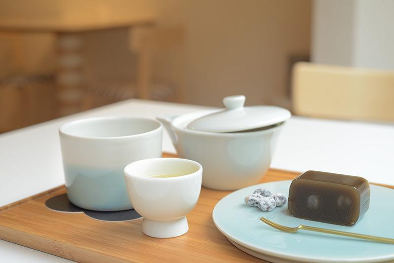 なめらかで光を通すような透明感