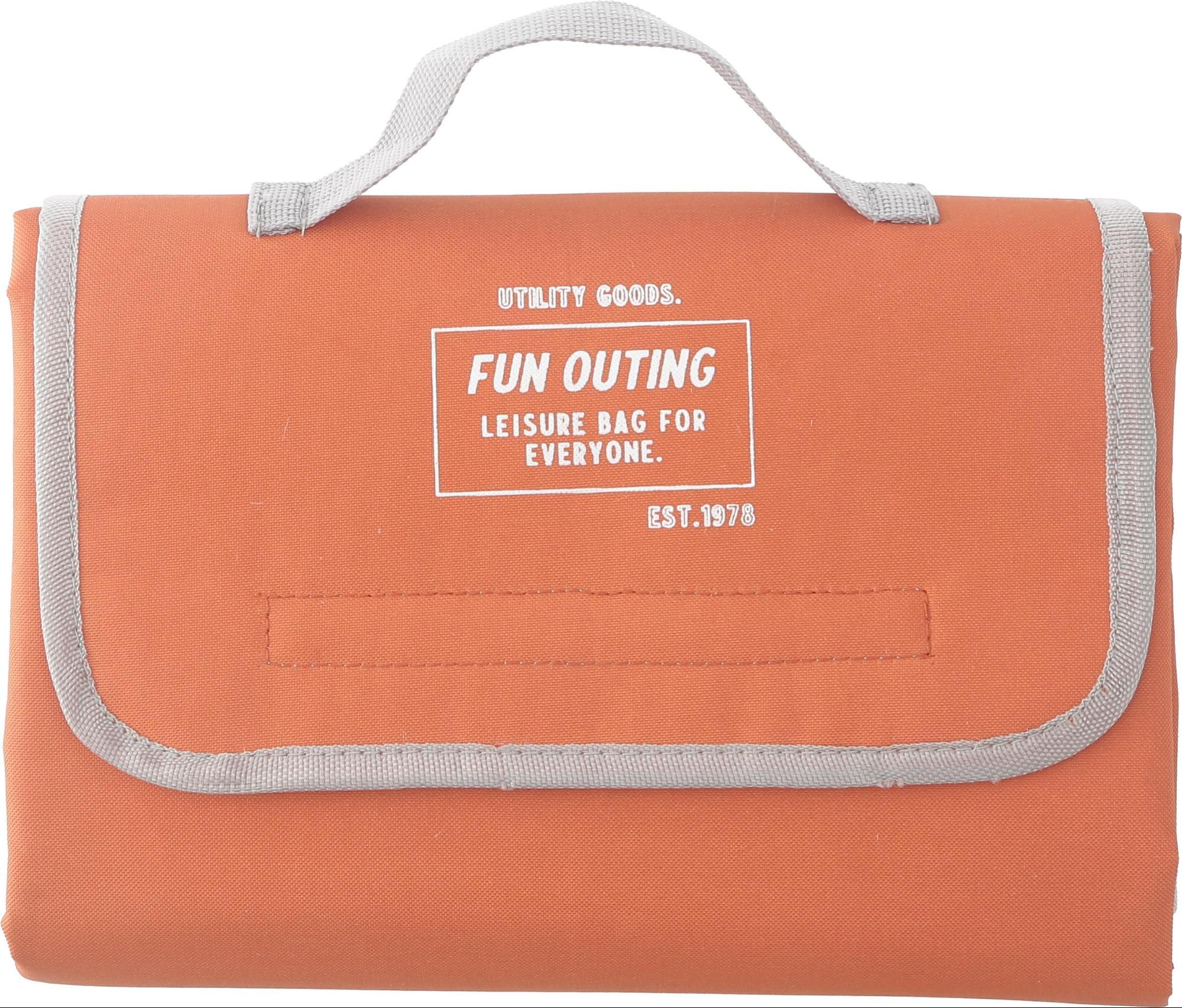 のんびりリラックスするためには、レジャーシートの存在は欠かせません