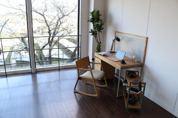 ICHIBAのU-laロッキングアームチェア