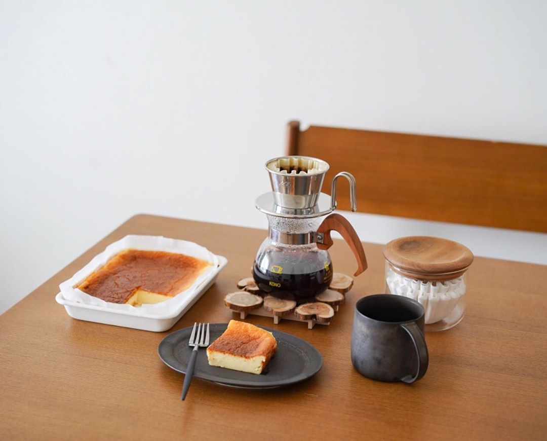 コントラストを上げて変化をつけると、食材が引き立ち、より美味しそうに