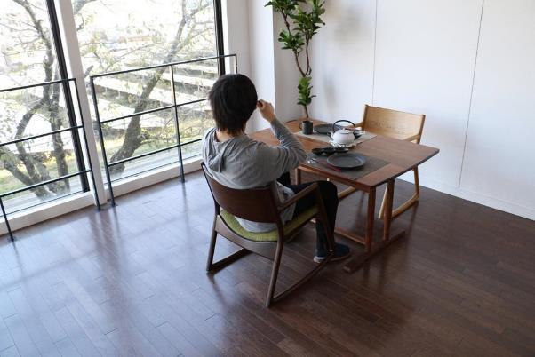 ロッキングアームチェアの魅力