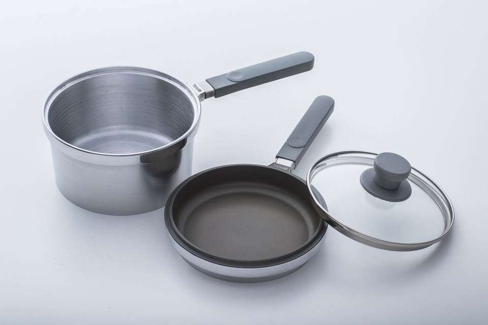 片手鍋タイプのHAL無水鍋