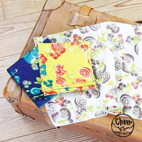 かわいいデザインのフルーツ柄ハンカチ