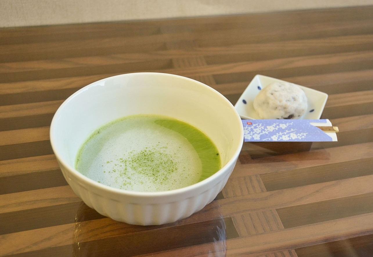 抹茶のお供に甘い和菓子