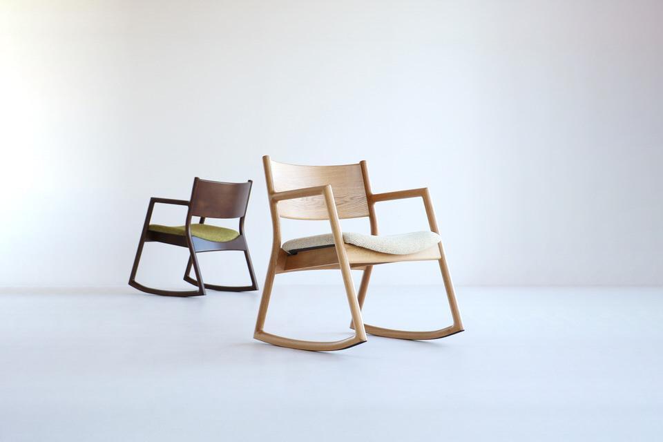 ロッキングアームチェア