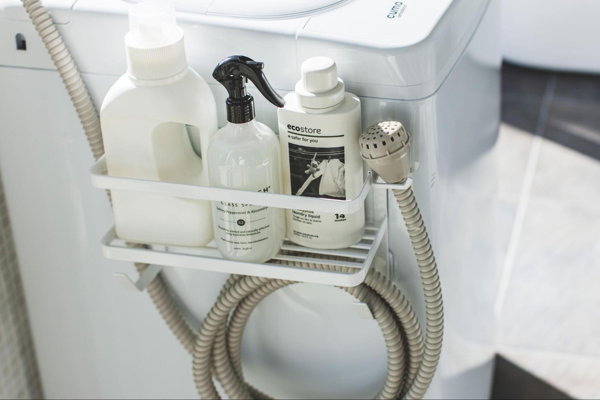 ホースホルダー付き洗濯機横マグネットラック