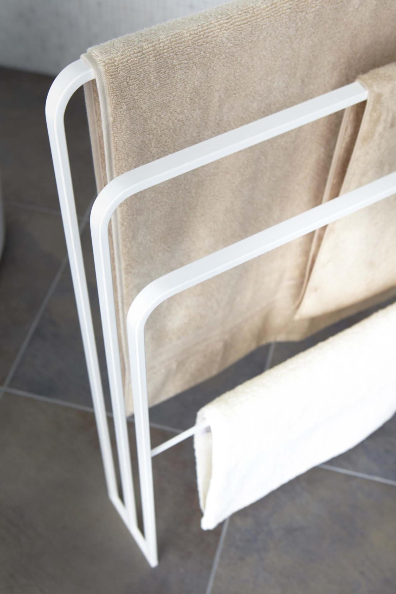 横から掛けられるバスタオルハンガーホワイト