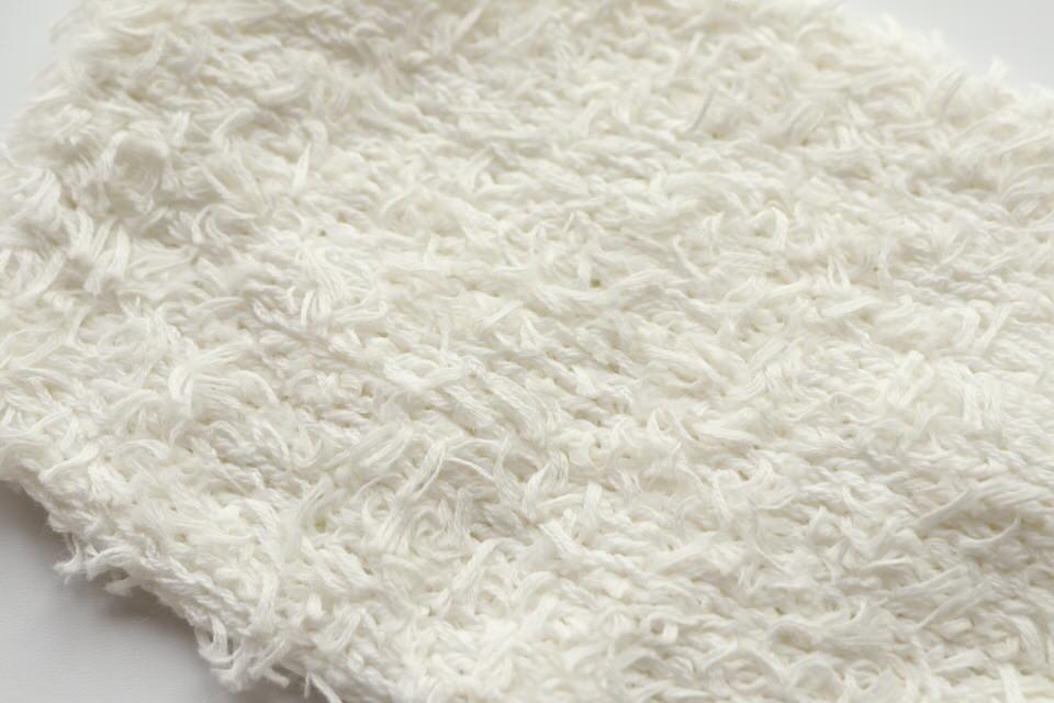 ふわふわの雪のようなシロイロ