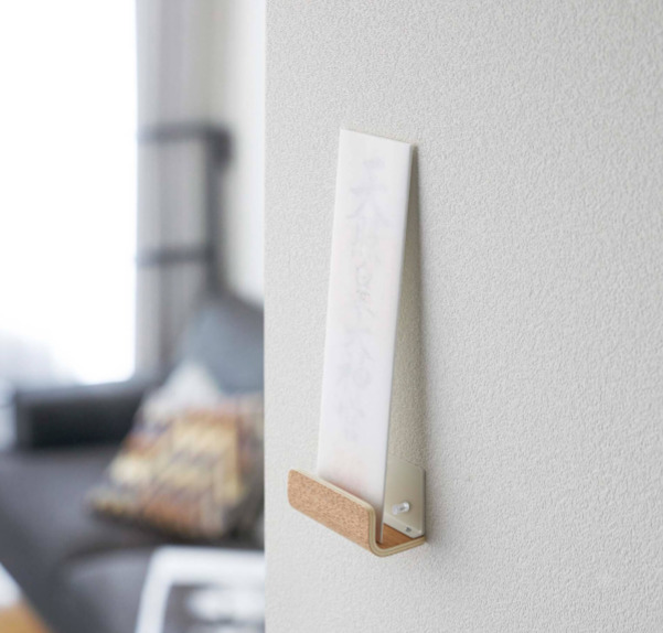 御札一枚をすっきりシンプルに置くことができます。