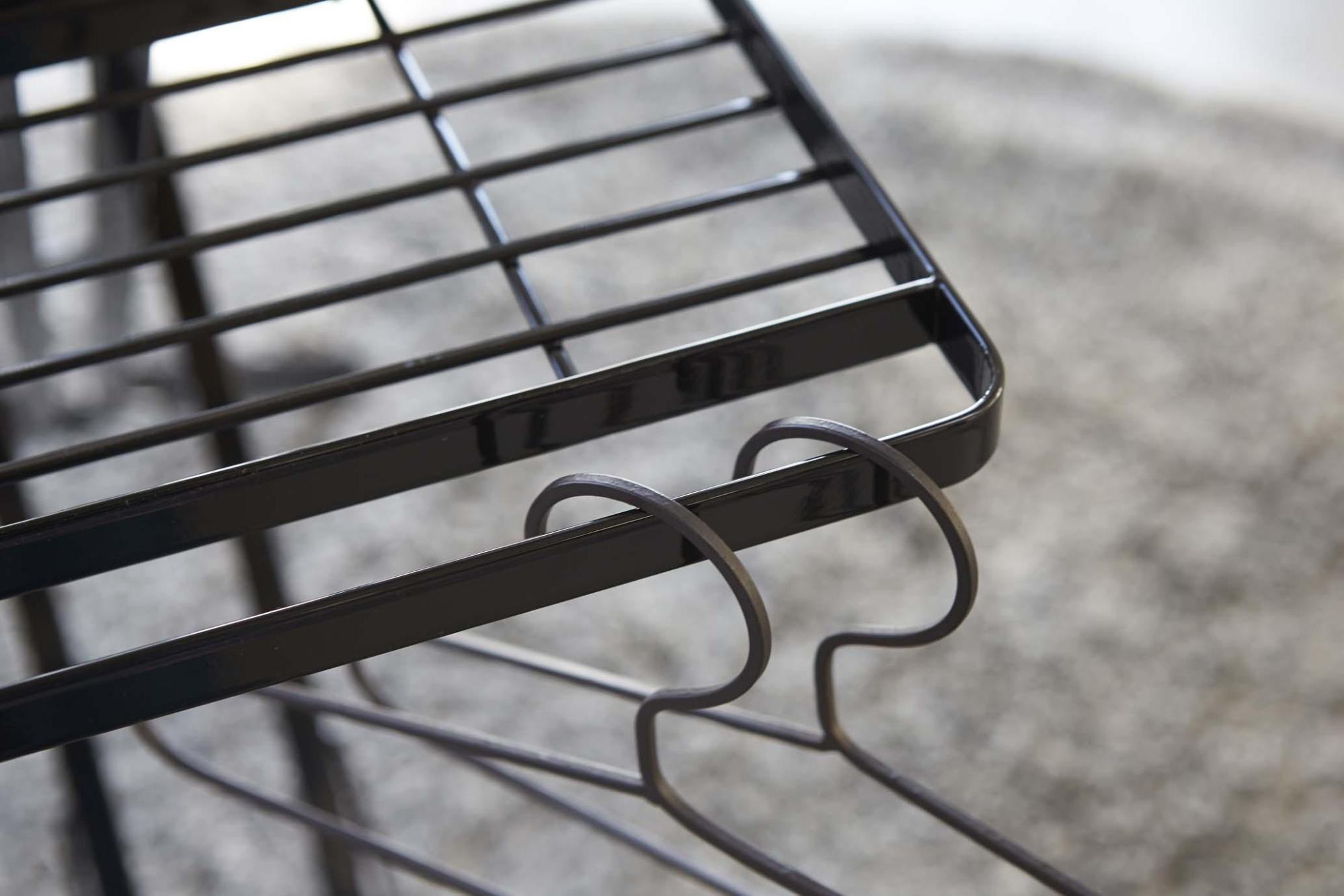 金属製の格子付き