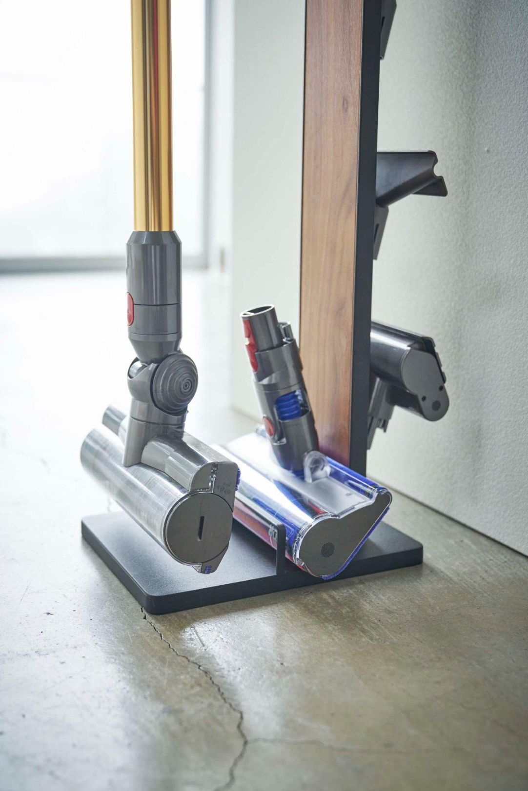 Yamazakiのコードレスクリーナースタンド