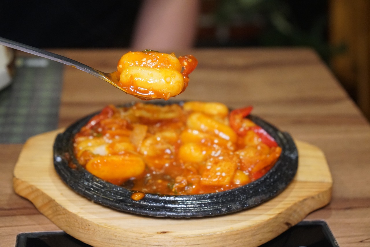 レシピ3.「トッポギ風の甘辛炒め」お餅の消費量:2個