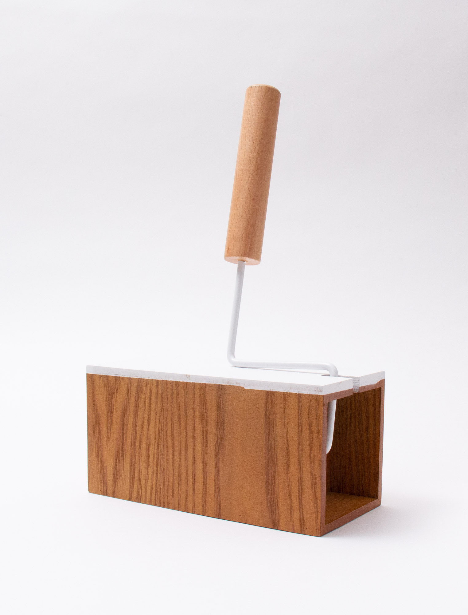 アッシュ素材の木目が美しいスタンド