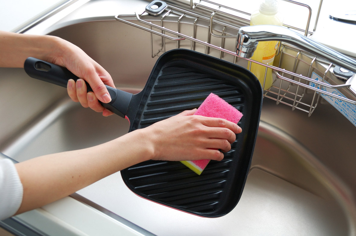 焦げ付きにくく洗いやすい形状