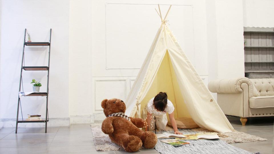 シンプルな形とキナリ色がおしゃれなコンパクトテント