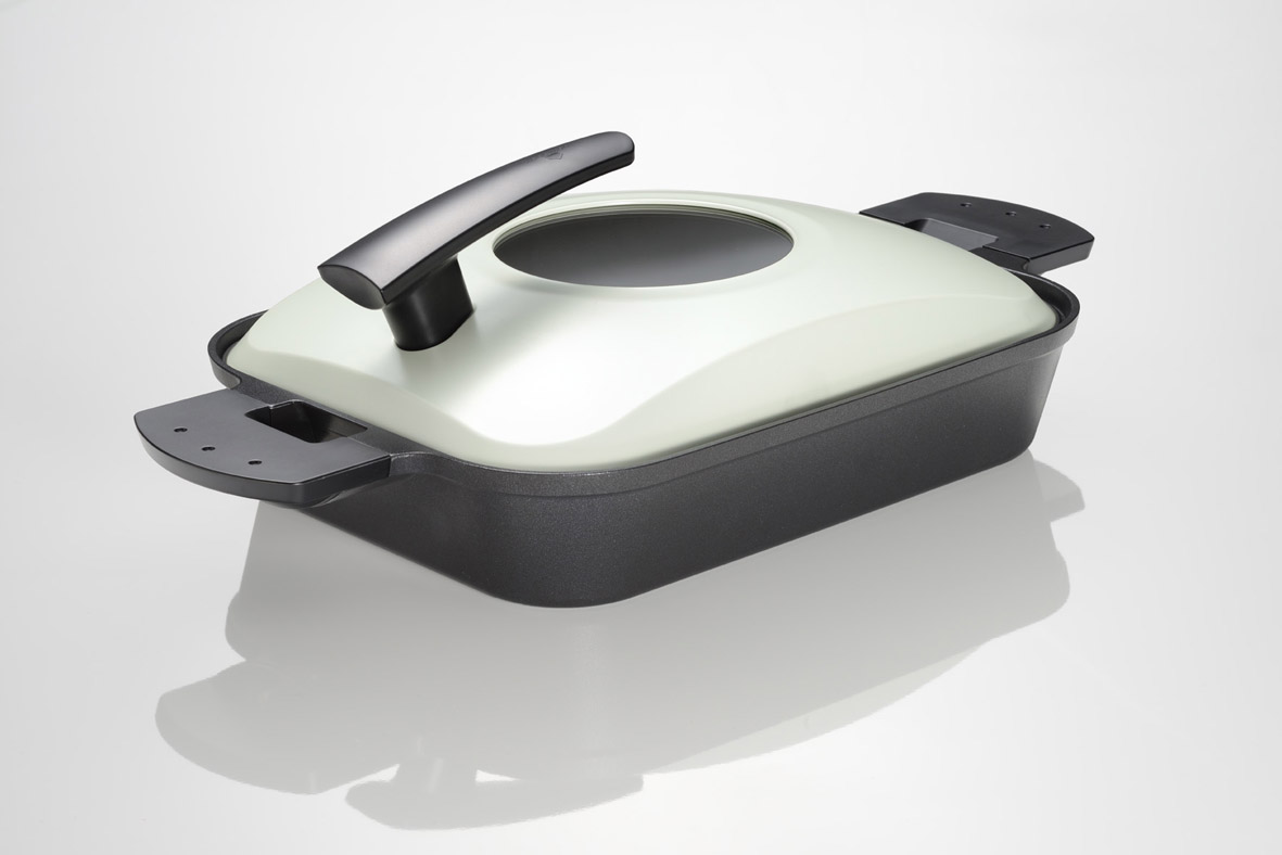 高さがありたくさんの料理を楽しめるメタルカバー