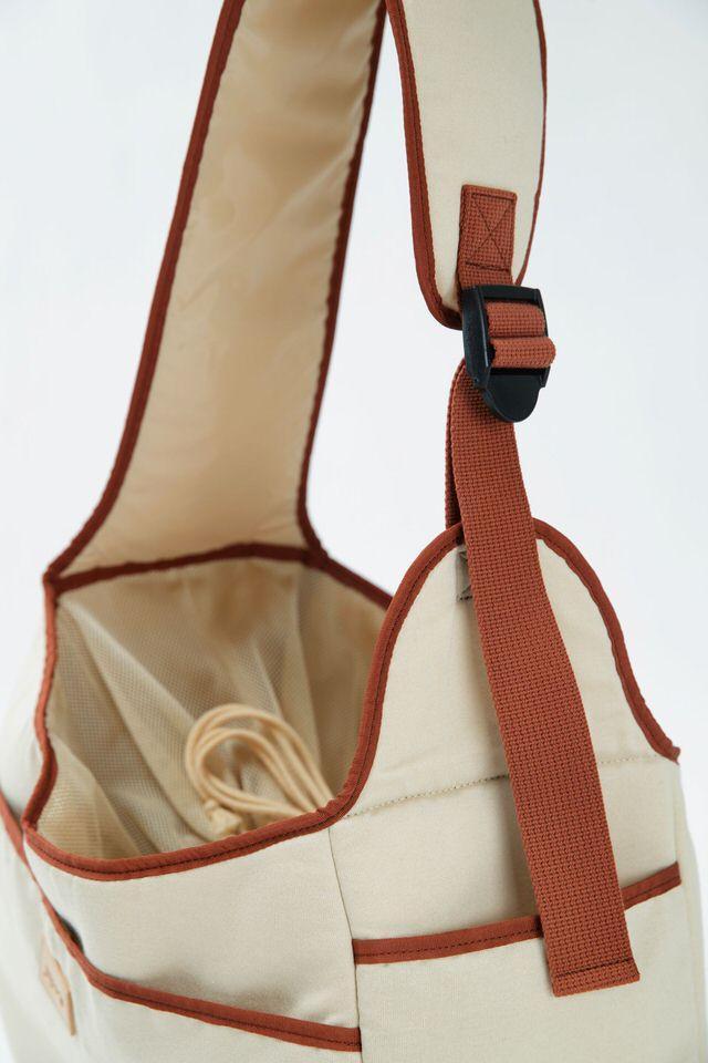 肩ひもの長さは調整可能