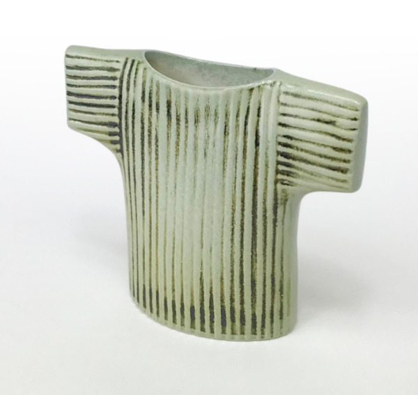 アートみたいな花器に入れて