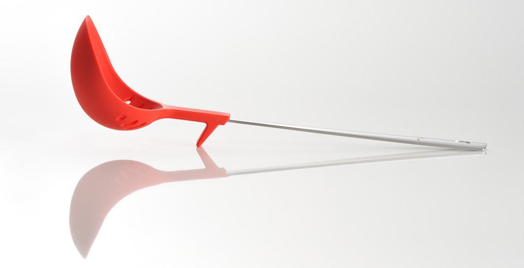 すくうと同時に水切りができてちょい置きにも便利