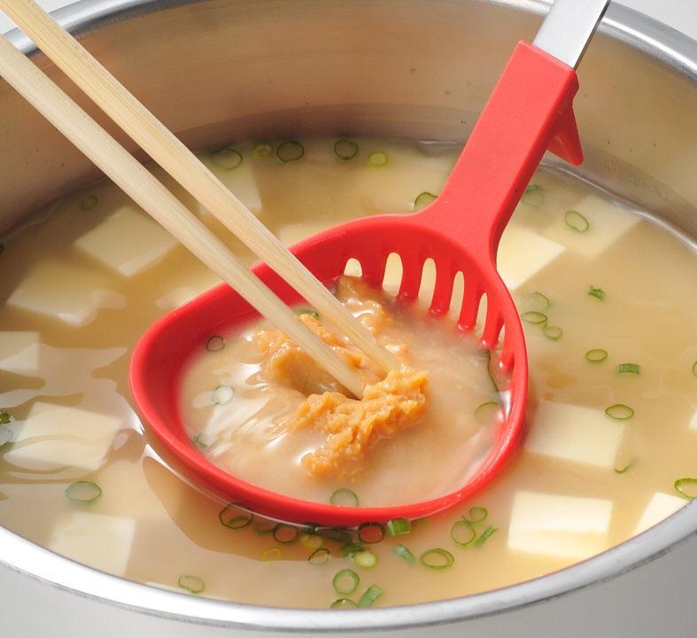 汁物の具材取り分けや茹で野菜の水切り