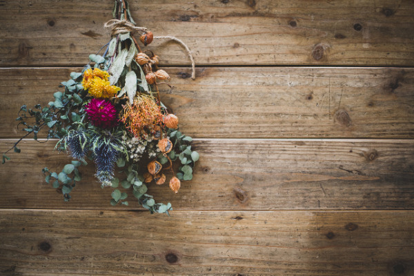 逆さまにして吊るす