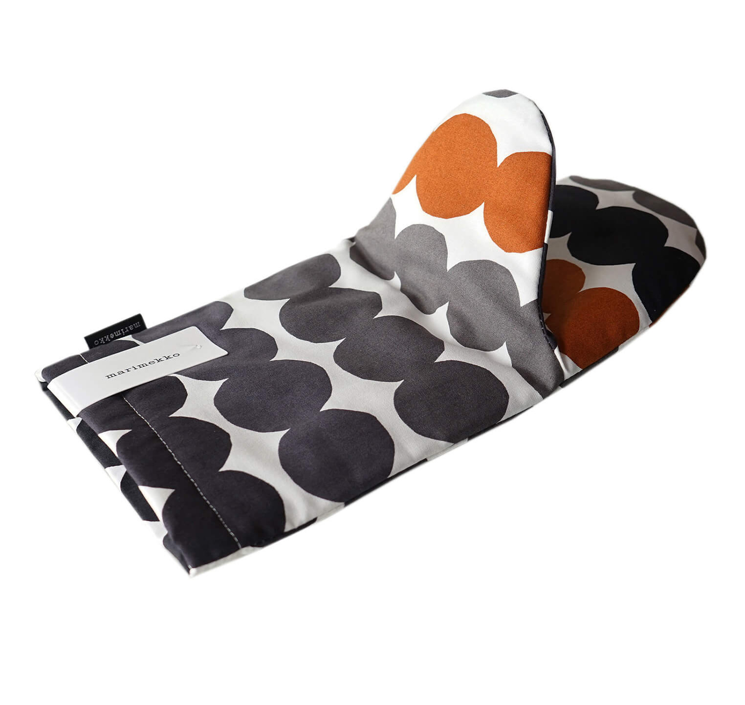 厚手で耐熱性に優れたつくりで熱いお料理もしっかり持てる