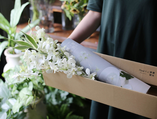 【季節を見て読んで楽しむ。花と新聞の定期便】