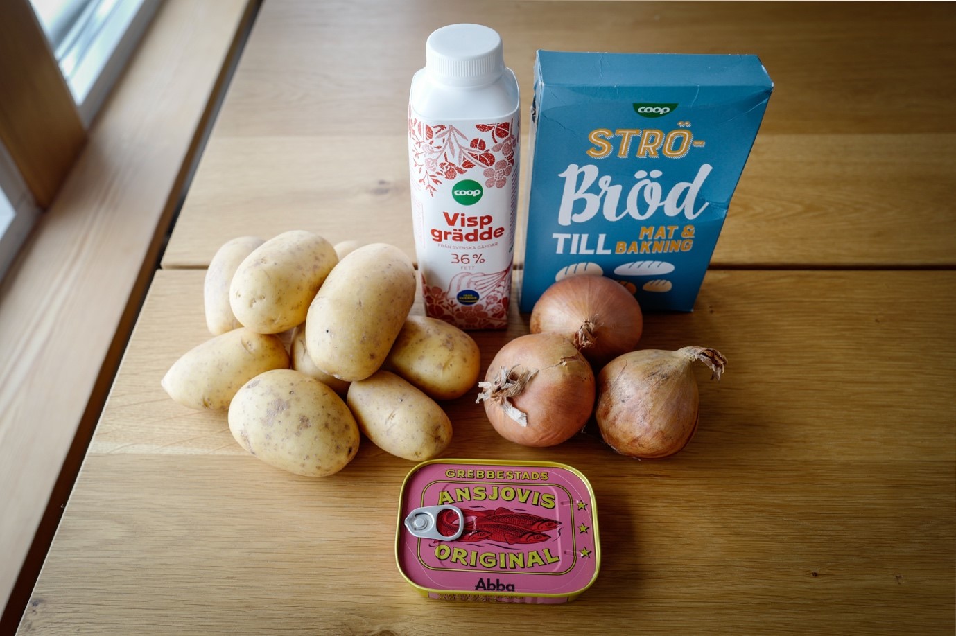 トレイの上の食べ物

自動的に生成された説明