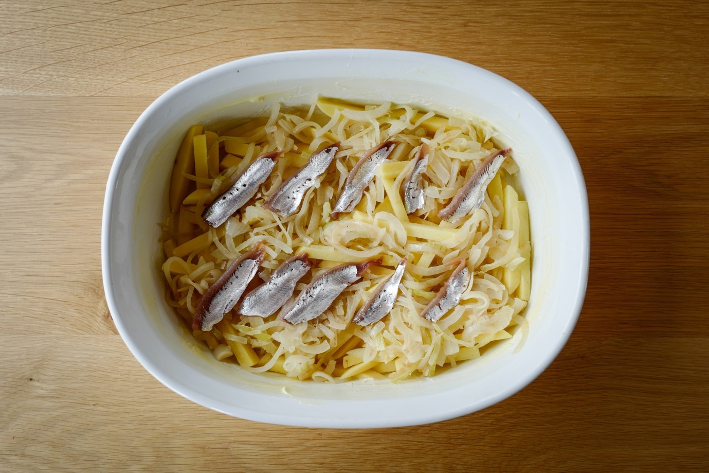 ボウルの中にあるパスタ

自動的に生成された説明