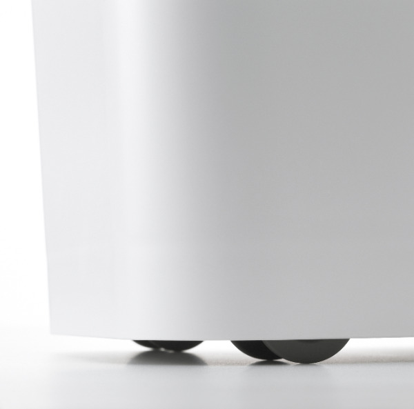 キャスター付きで移動も便利な北欧系サイドワゴン