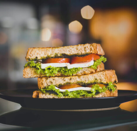 ボリューミーな萌え断ホットサンドが手軽に完成