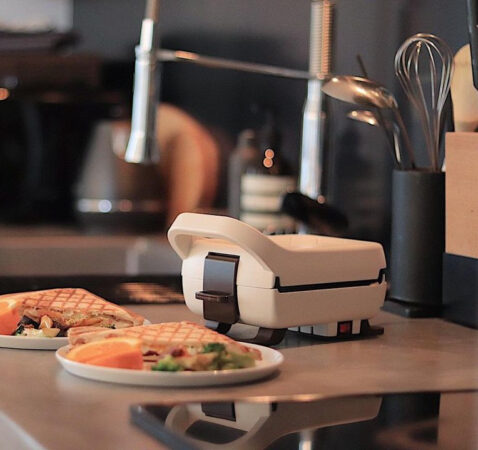 レコルトの耳まで焼ける電気式ホットサンドメーカー