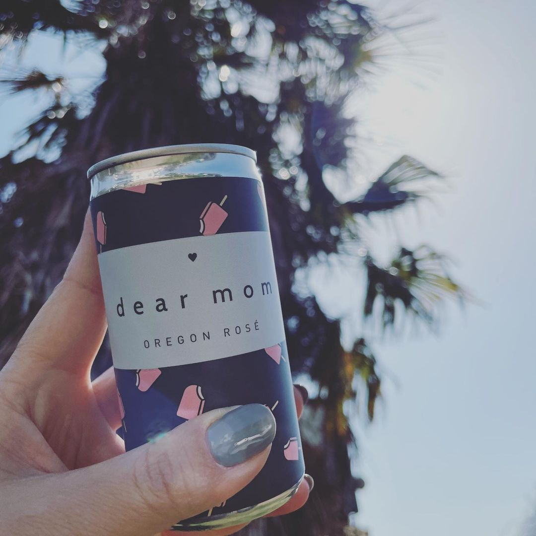 缶ワインで手軽に大人な飲み会を楽しむ