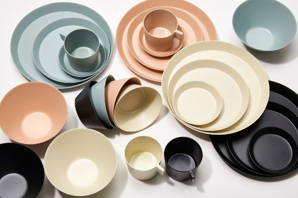 シンプルで使いやすい。豊富な食器のラインナップ