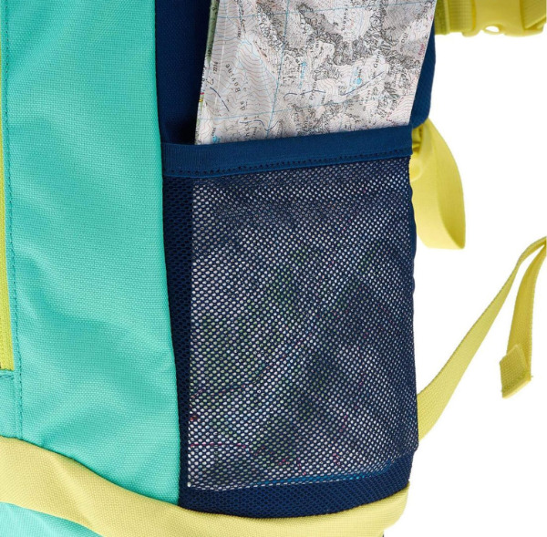 ポケット1個とネット2個がついている