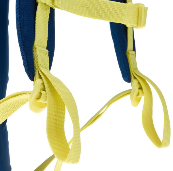 チェストストラップでしっかり体に固定