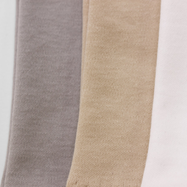 どんなコーデにも使いやすいナチュラルカラーをベースにした3色展開