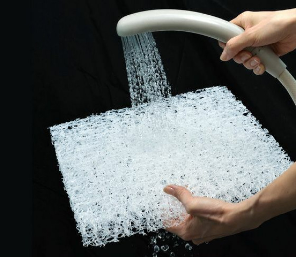 マットレスの上に敷くだけで腰が沈まず心地よく眠れるモバイルパッド