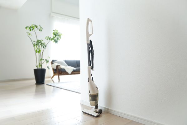 スティックタイプでコンパクトなのに吸引力抜群のサイクロン式掃除機