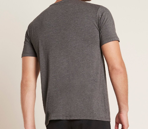 シーンを選ばず着られるシンプルなデザイン