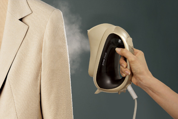 機能的なスチーマーで服を傷めず、しっかりお手入れ