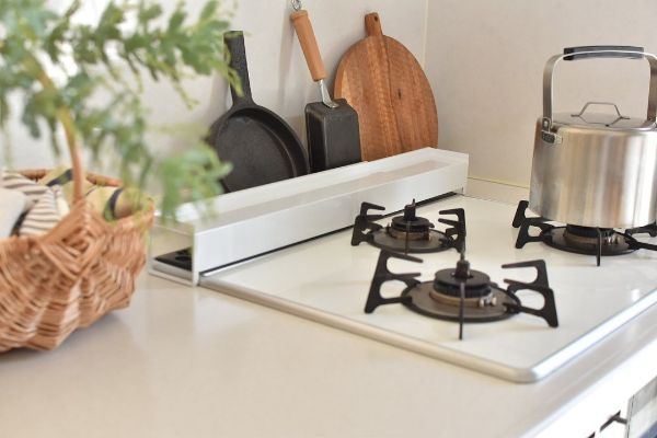 【コンロ周りに】tower 棚付き伸縮排気口カバー