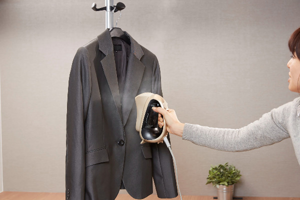 服を掛けたまま使えるアイロン＆スチーマーSTYLE MAGIC