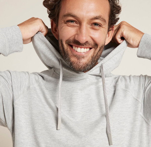 ベーシックなカラーで合わせる服を選ばないのもうれしい