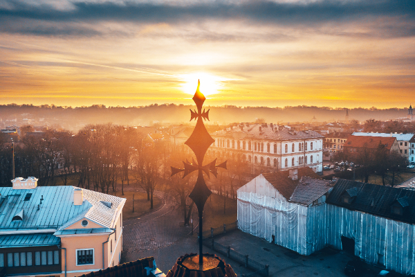 北欧の森や湖が織りなす美しい風景と神秘的な白夜は憧れの対象