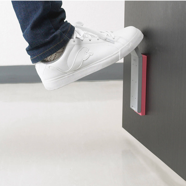 立ったまま使えて便利。見た目もおしゃれな玄関ストッパー