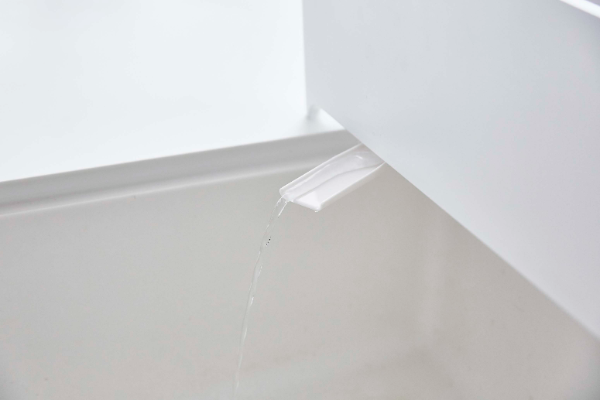 水切りで出た水分はノズルを伝ってそのままシンクへ