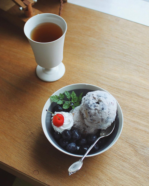 イイホシユミコ×木村硝子店のアイテムは、どれも落ち着いたカラー展開で形もシンプルなので、シリーズでそろえてもおしゃれですよ