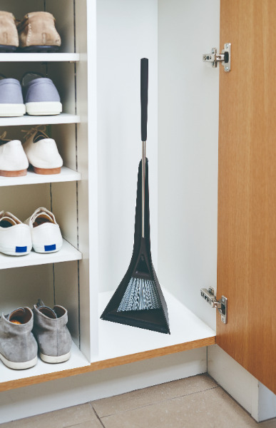 玄関・ベランダでも場所をとらない「スウィープコンパクト」